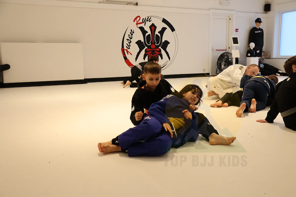 Photo from TAKEDOWNS & SIDE ATTACKS