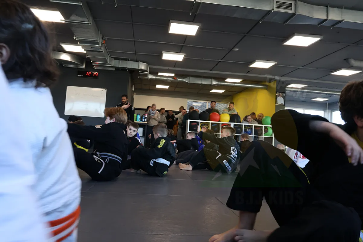 Photo from TAKEDOWNS & DE LA RIVA