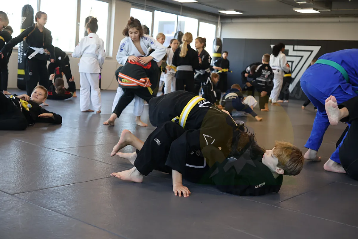 Photo from TAKEDOWNS & DE LA RIVA