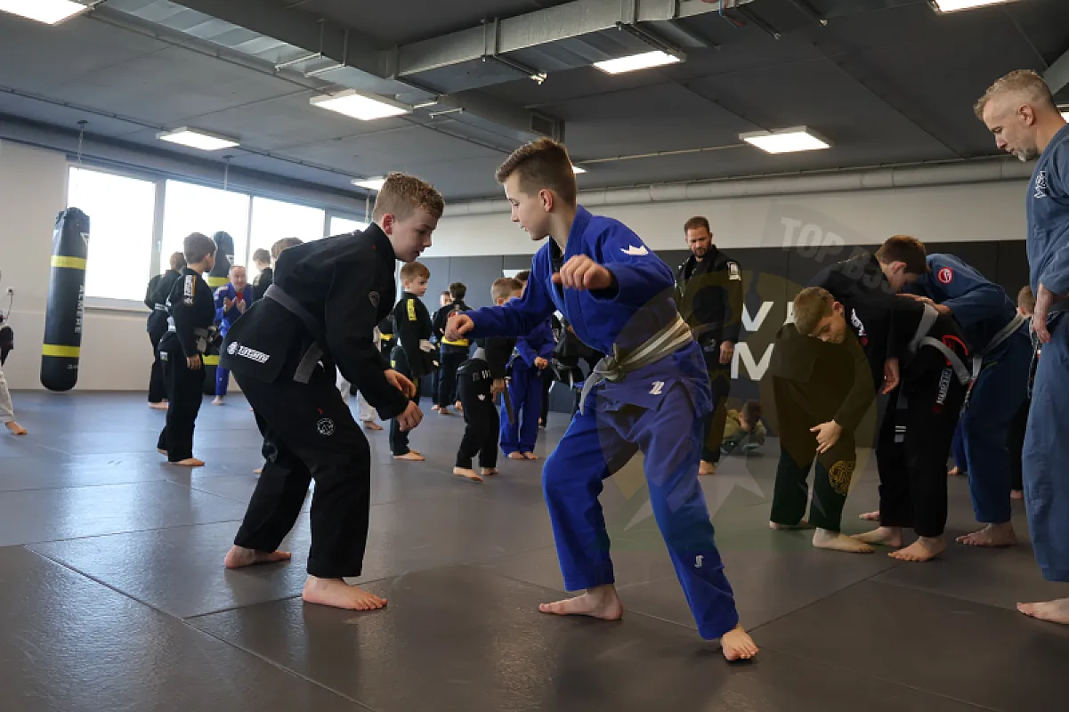 Photo from TAKEDOWNS & DE LA RIVA