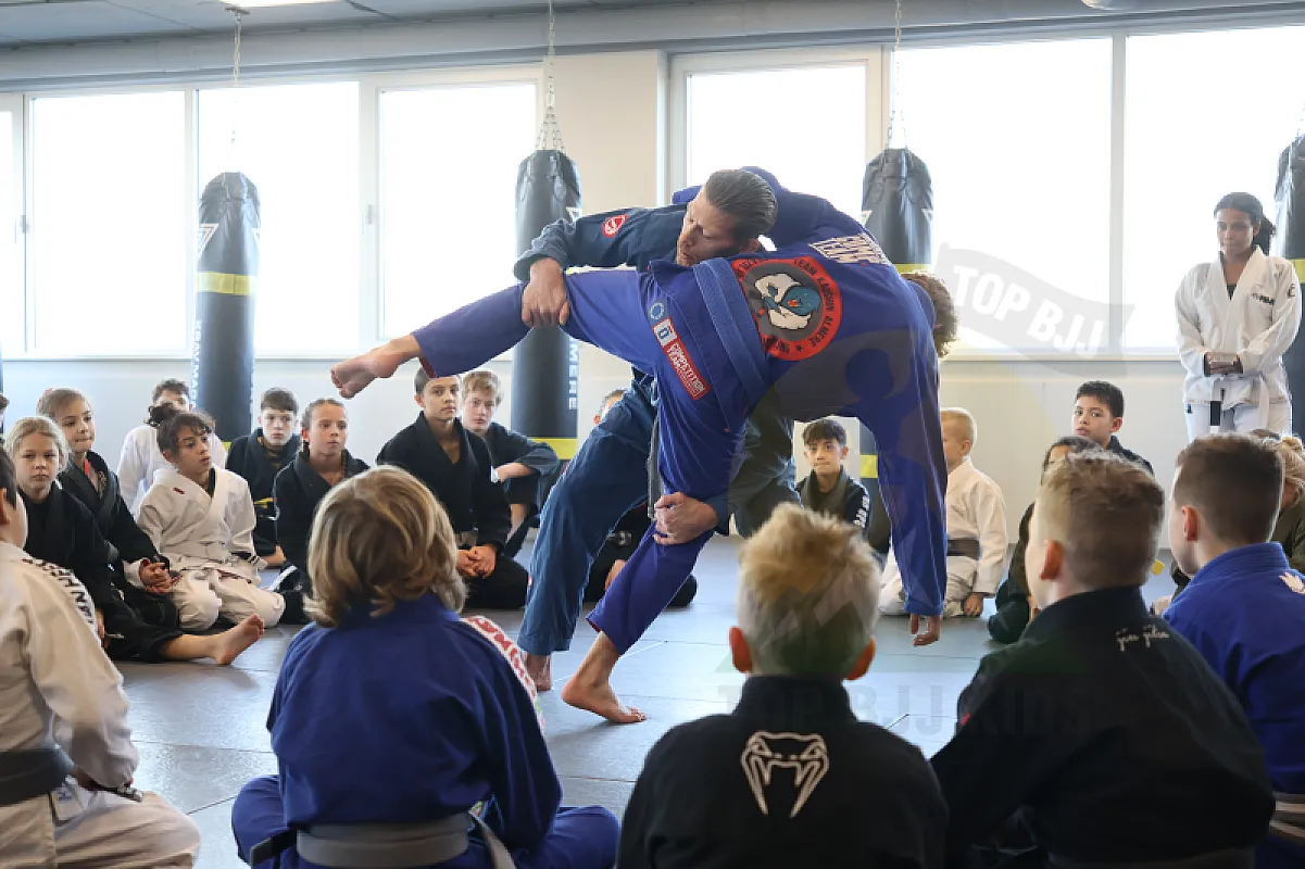Photo from TAKEDOWNS & DE LA RIVA