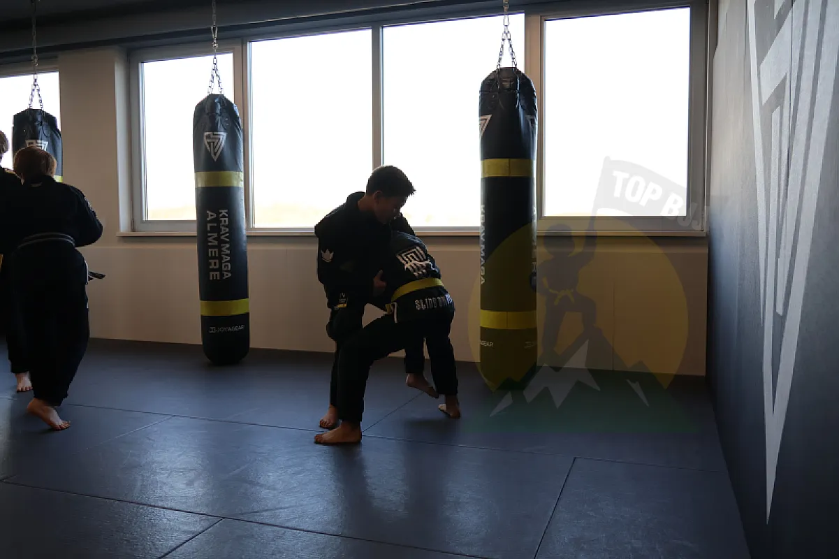 Photo from TAKEDOWNS & DE LA RIVA