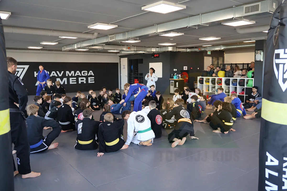 Photo from TAKEDOWNS & DE LA RIVA