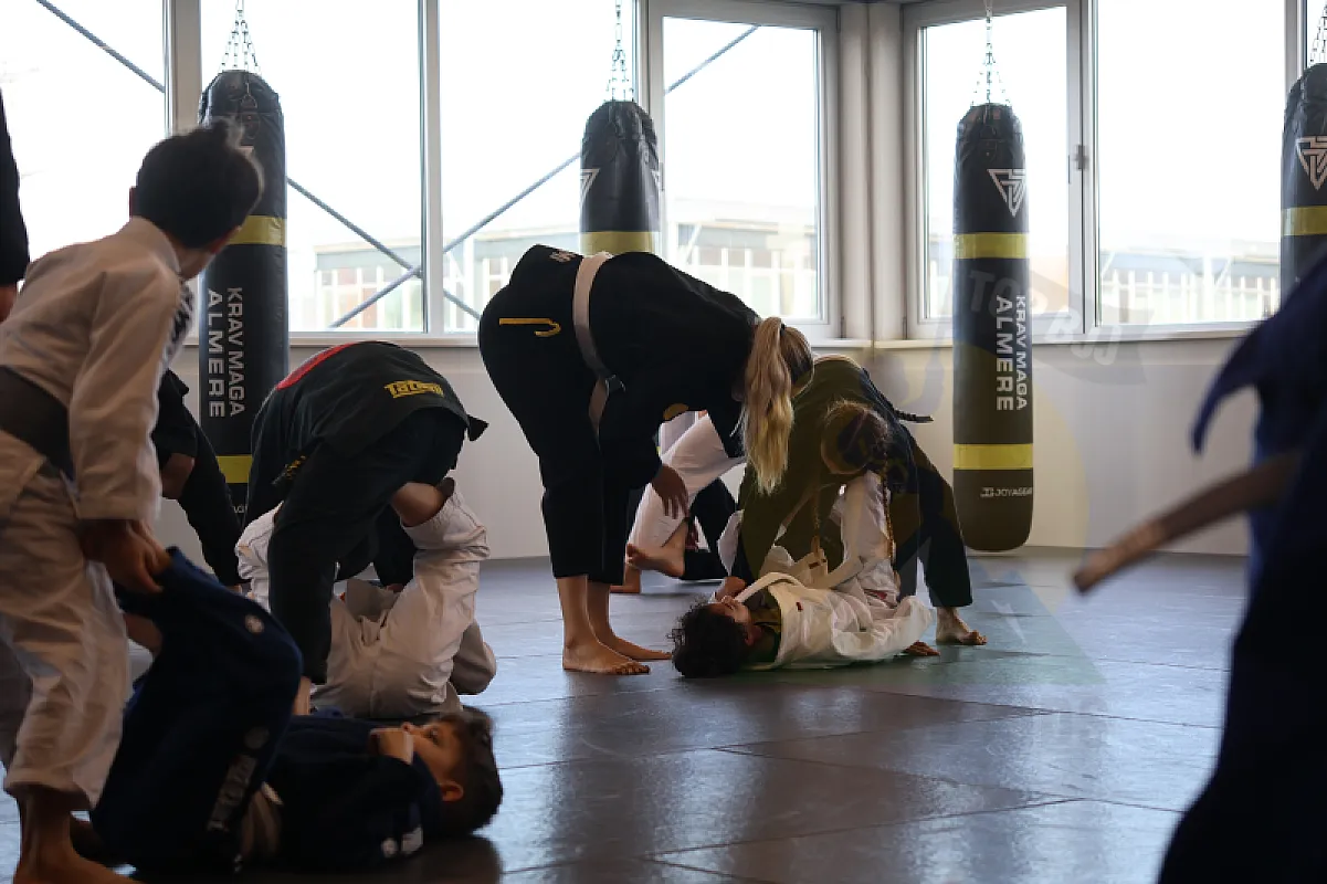 Photo from TAKEDOWNS & DE LA RIVA
