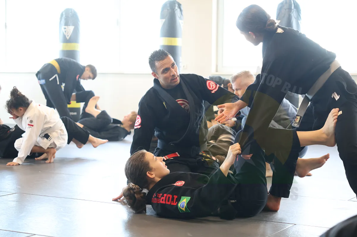 Photo from TAKEDOWNS & DE LA RIVA