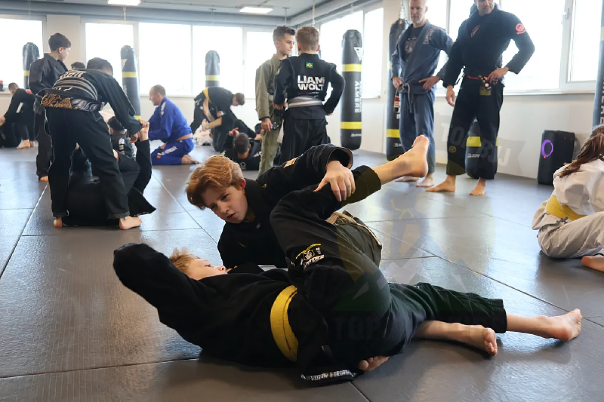 Photo from TAKEDOWNS & DE LA RIVA