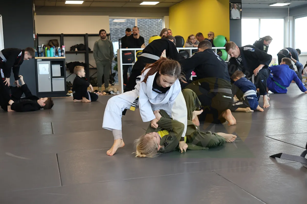 Photo from TAKEDOWNS & DE LA RIVA