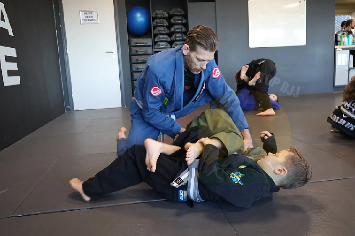 Photo from TAKEDOWNS & DE LA RIVA