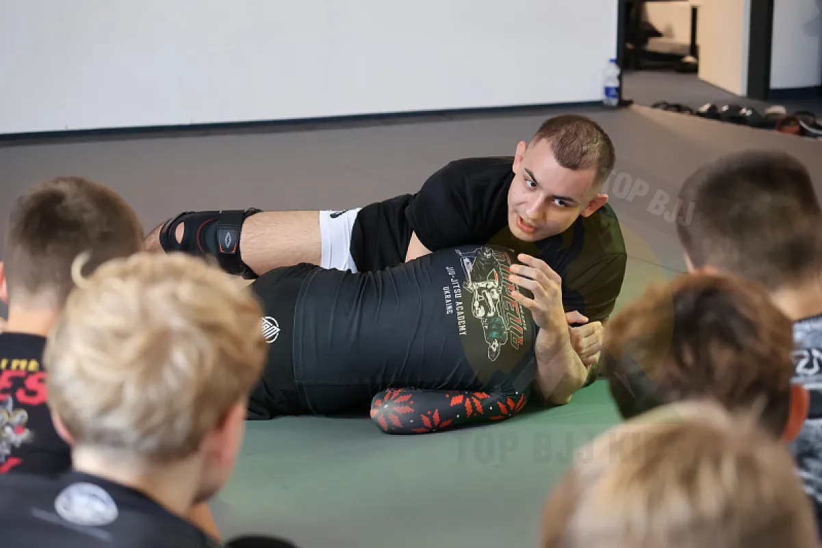 Photo from SUBMISSION DEFENSE & COUNTERS