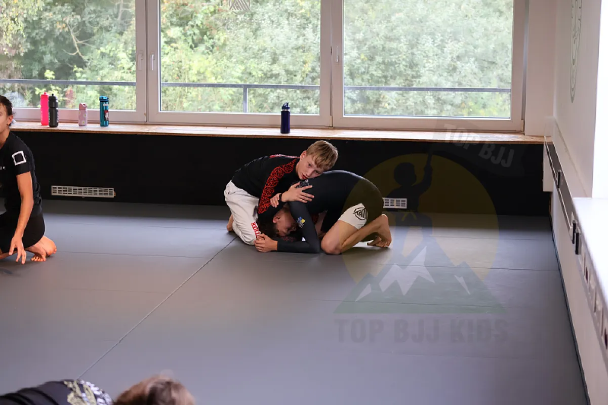 Photo from SUBMISSION DEFENSE & COUNTERS