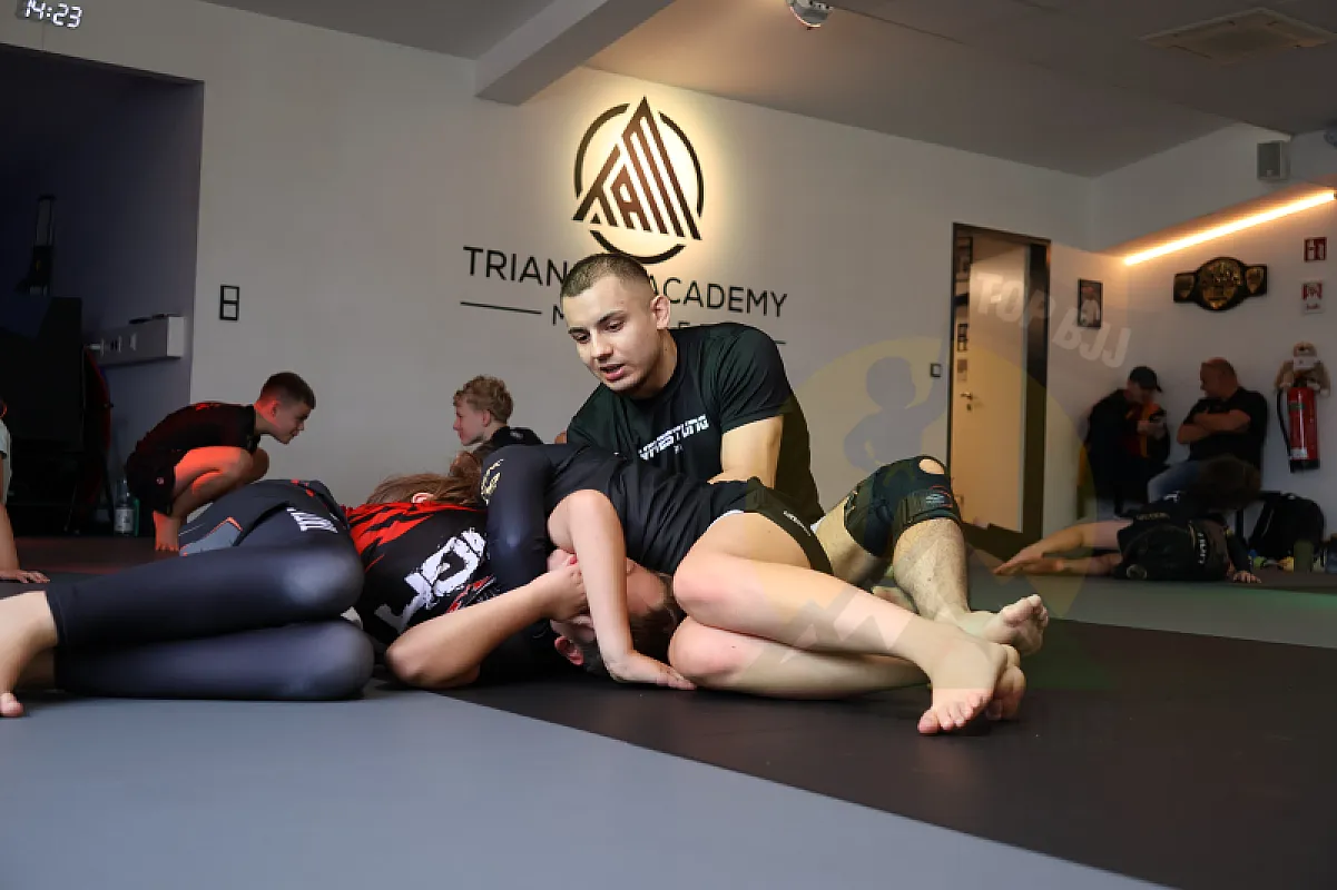 Photo from SUBMISSION DEFENSE & COUNTERS