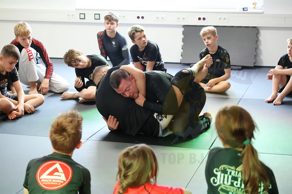 Photo from SUBMISSION DEFENSE & COUNTERS