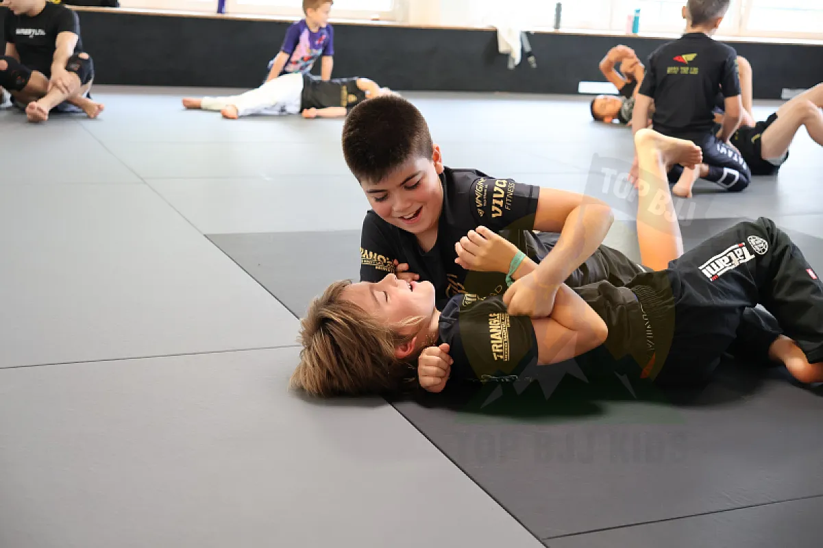 Photo from SUBMISSION DEFENSE & COUNTERS