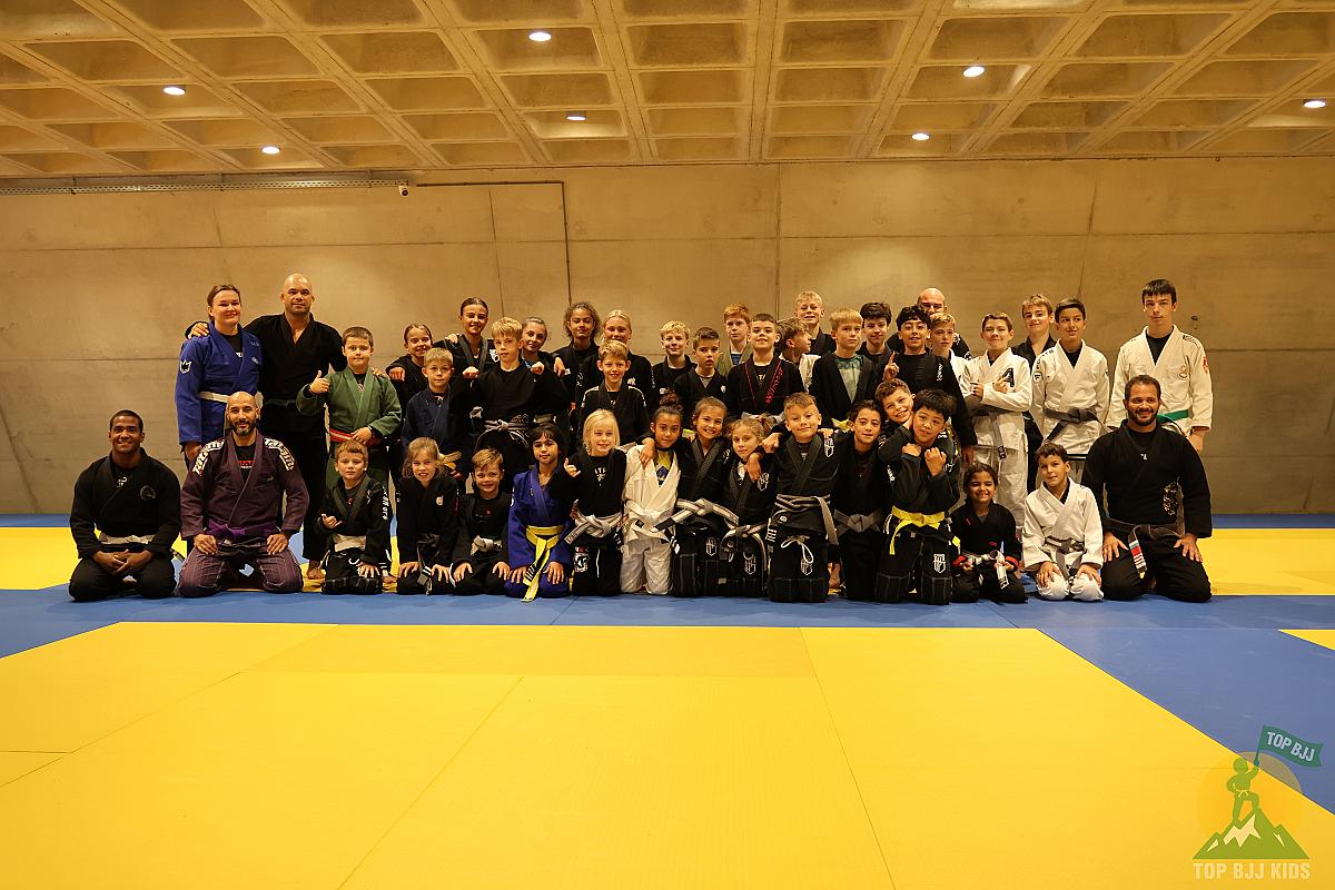 Group photo from XL TRAINING LASSO GUARD