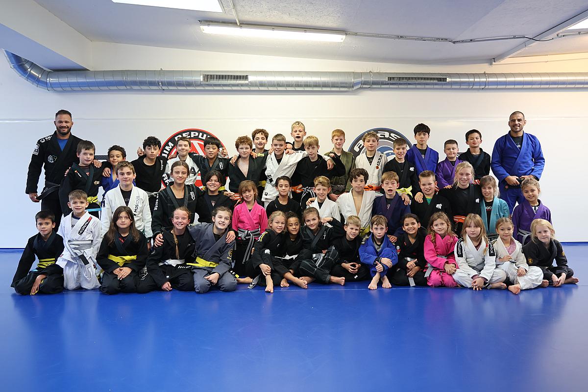 Group photo from COLLAR SLEEVE