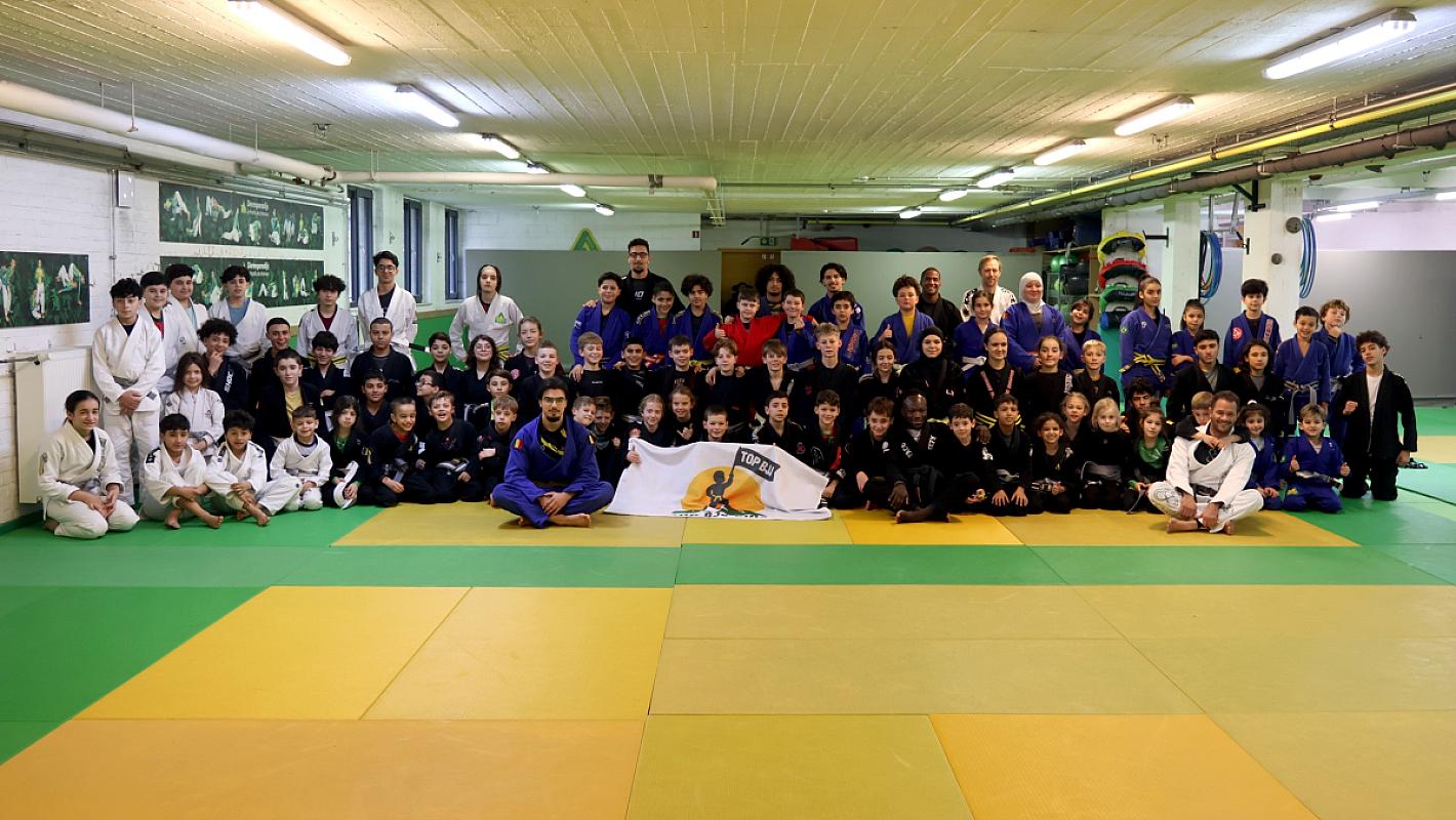 Group photo from X-GUARD & DOUBLE UNDER PASS