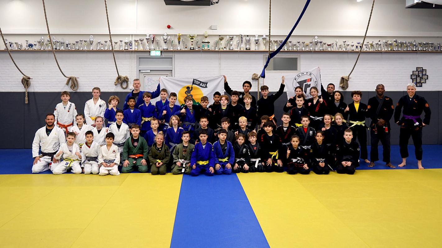 Group photo from OCTOPUS GUARD