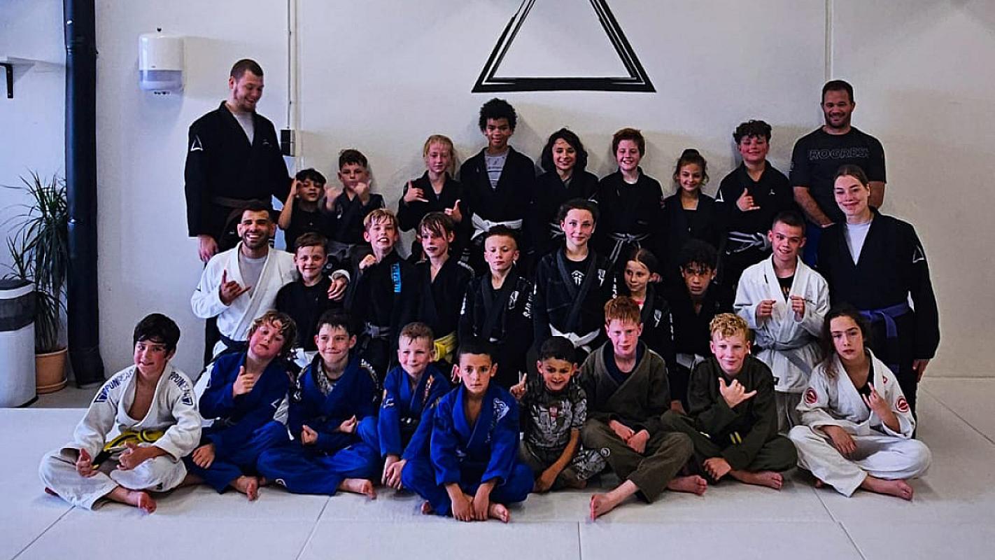 Group photo from BERIMBOLOS