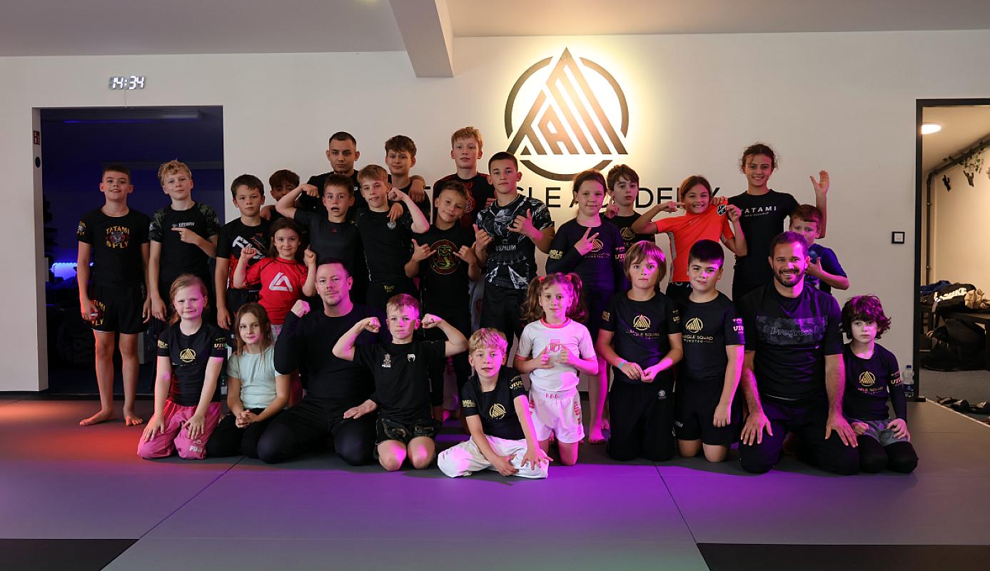 Group photo from SUBMISSION DEFENSE & COUNTERS